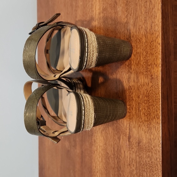 🍀 Green Women's wedge sandals size 10M for St. Patty's Day 💚🍀 - Picture 3 of 7